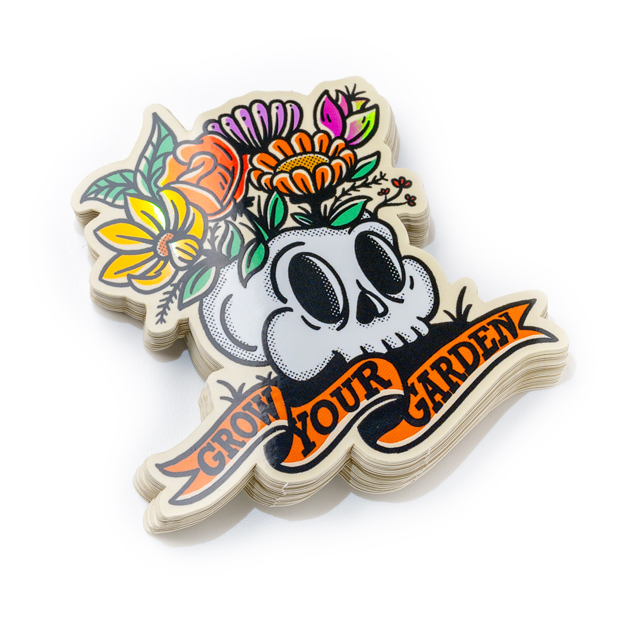 Klistremerke med en hodeskalle dekorert med fargerike blomster og teksten "Grow Your Garden" i et banner under.